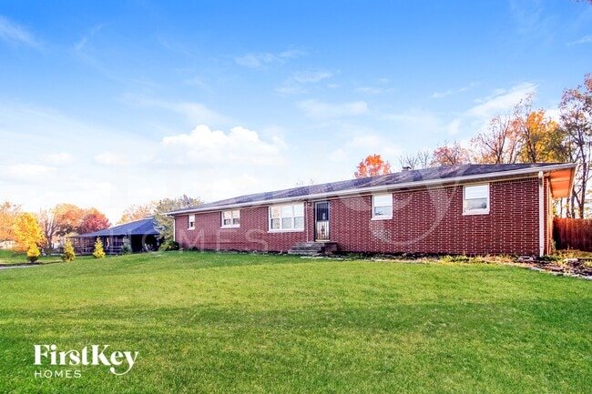 7733 W 21st St in Indianapolis, IN - Foto de edificio - Building Photo