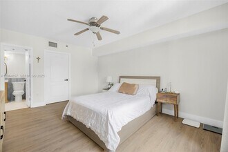 9340 Fontainebleau Blvd in Miami, FL - Building Photo - Building Photo