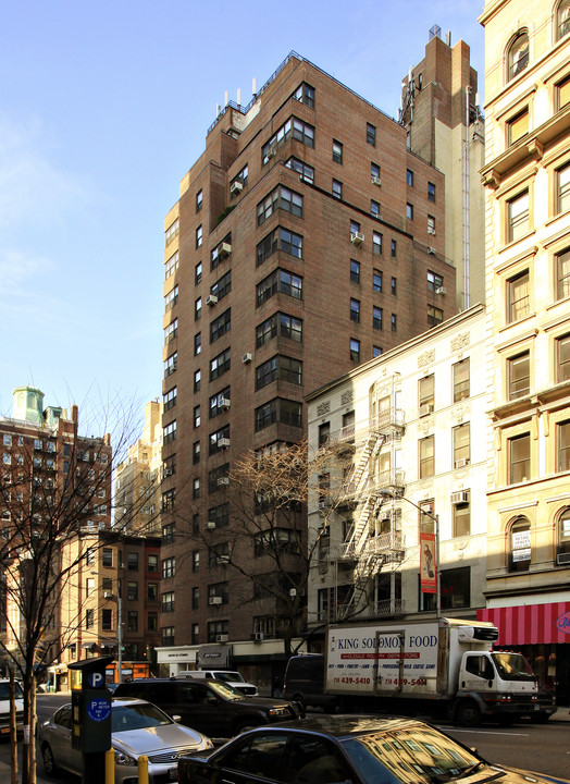 19 E 80th St in New York, NY - Building Photo