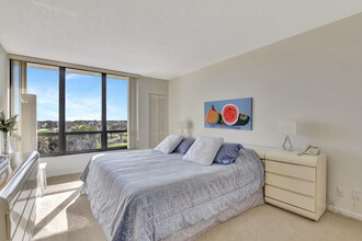 6845 Willow Wood Dr in Boca Raton, FL - Foto de edificio - Building Photo