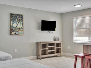 318 Walnut St in Hollywood, FL - Building Photo - Building Photo