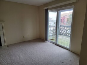 737 W Ocean View Ave in Norfolk, VA - Building Photo - Building Photo