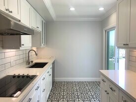 7560 Hollywood Blvd, Unit 303 in Los Angeles, CA - Building Photo