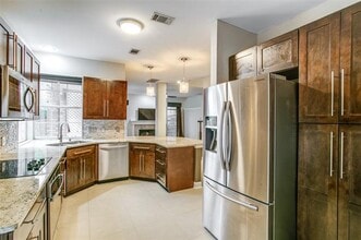 9350 Riverwalk Ln in Irving, TX - Building Photo - Building Photo