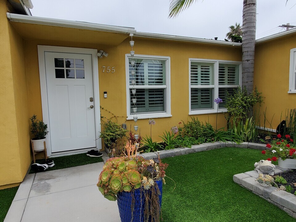 755 2nd St in Imperial Beach, CA - Building Photo