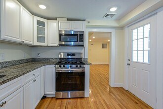 2 Mechanic St in Newton, MA - Building Photo - Building Photo