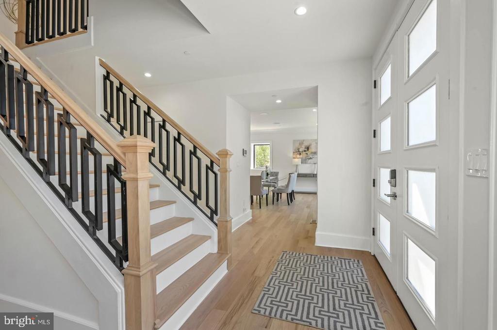 5805 Massachusetts Ave in Bethesda, MD - Building Photo