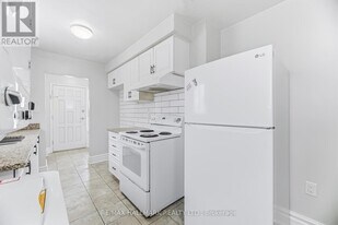 88 B Bernick Dr in Barrie, ON - Building Photo