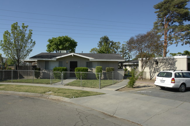 343 N Manila Ave in Fresno, CA - Building Photo - Building Photo