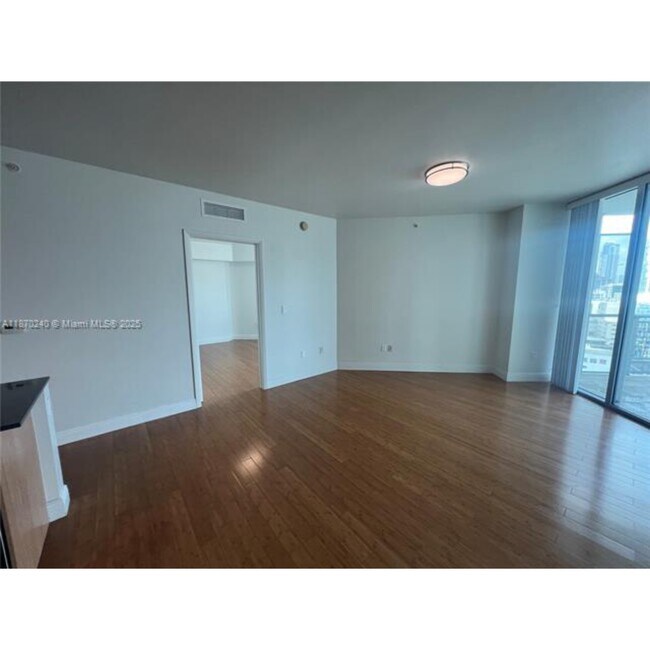 350 S Miami Ave in Miami, FL - Building Photo - Building Photo