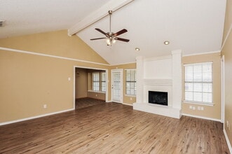 1532 Clarendon St in Fort Worth, TX - Foto de edificio - Building Photo