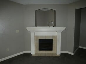 13640 Oak Valley Dr in Platte City, MO - Building Photo - Building Photo
