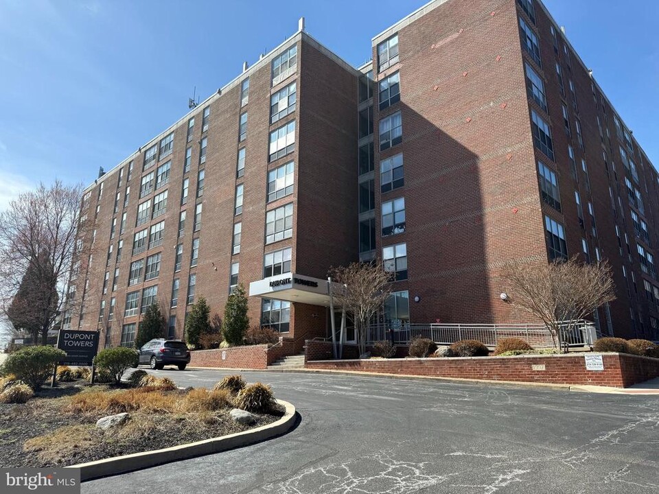 6100 Henry Ave in Philadelphia, PA - Building Photo