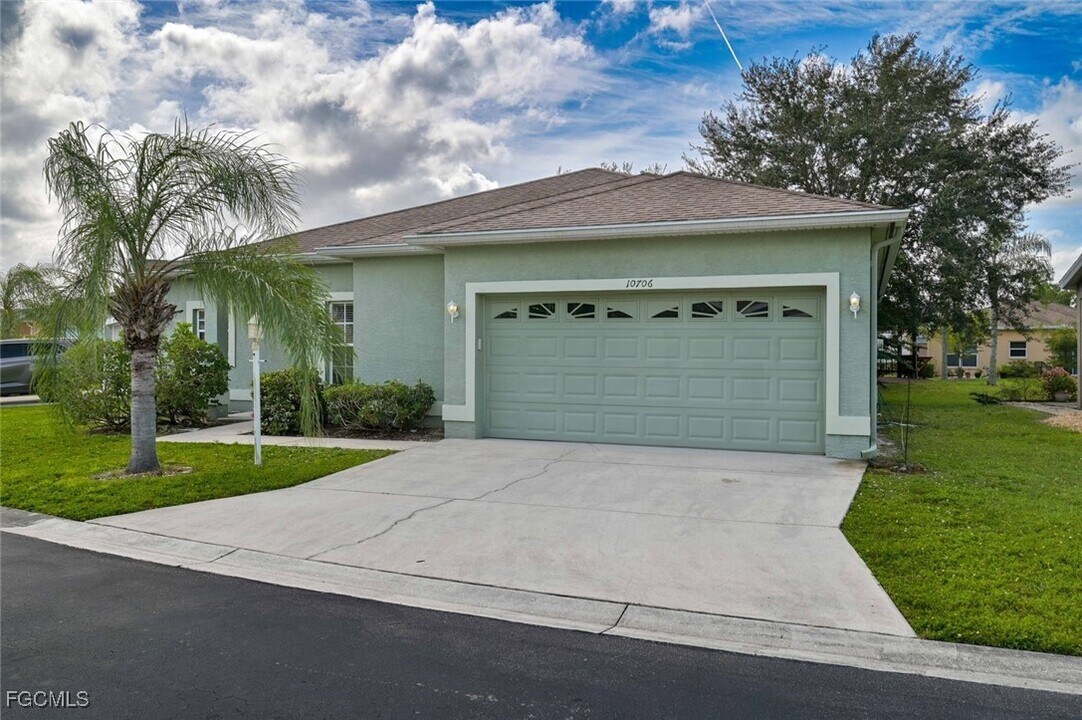 10706 Pearl Bay Cir in Estero, FL - Building Photo