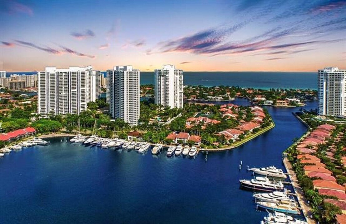 21050 NE 38th Ave in Aventura, FL - Building Photo