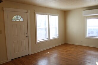 4325 SE Cedar St in Hillsboro, OR - Building Photo - Building Photo