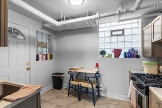 442 W Arlington Pl, Unit GDN in Chicago, IL - Building Photo - Building Photo