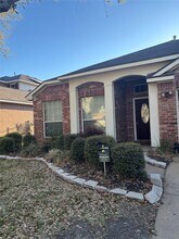 10715 Lyndon Meadows Dr in Houston, TX - Foto de edificio - Building Photo