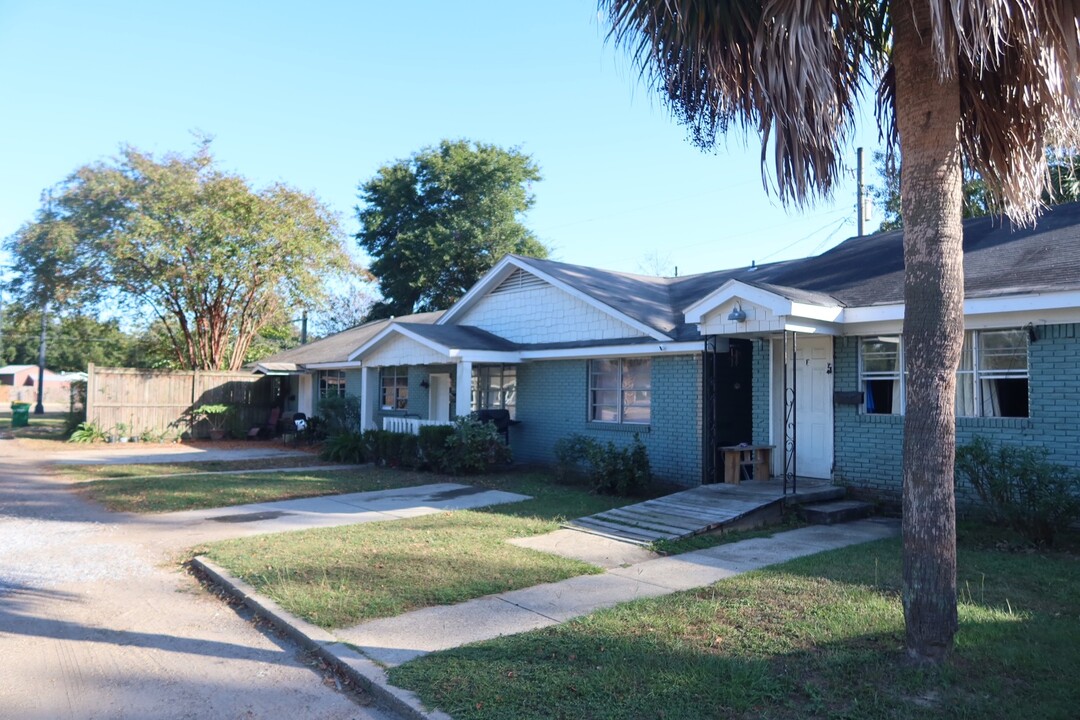 241 Cowan Rd in Gulfport, MS - Building Photo