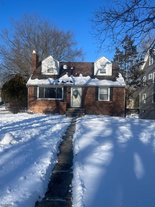 10 Harding St in Chatham, NJ - Building Photo