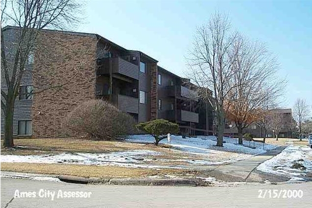 606 Luther Dr in Ames, IA - Building Photo