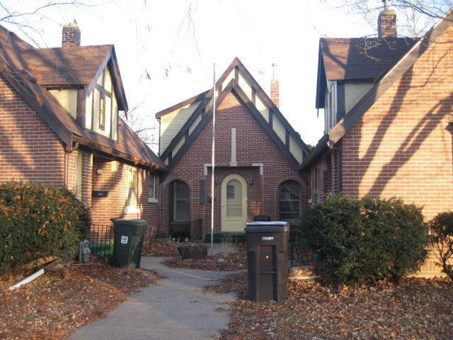 1014 Main St in Cedar Falls, IA - Building Photo