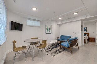 1429 Haro St in Vancouver, BC - Building Photo