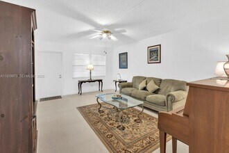 130 Brighton Dr in Boca Raton, FL - Building Photo - Building Photo