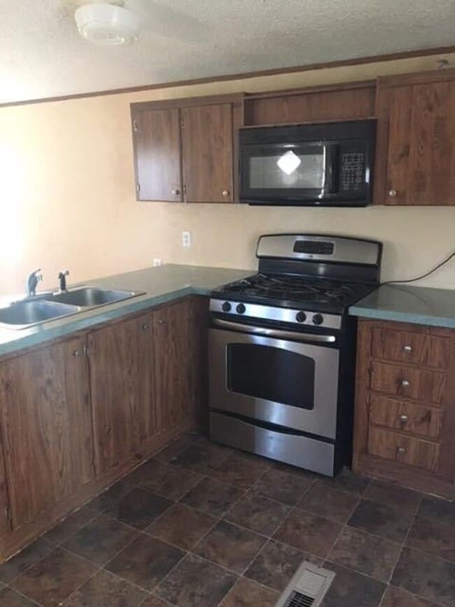 1005 N Main St in Ada, OK - Building Photo - Building Photo