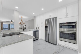 7192 Huntington Ln in Delray Beach, FL - Building Photo - Building Photo