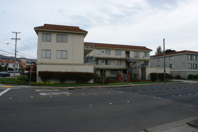 1080 Mission Rd in South San Francisco, CA - Foto de edificio - Building Photo