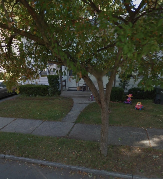 45 Carver St in Springfield, MA - Building Photo