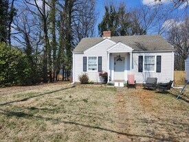 2014 Colonial Ave in Greensboro, NC - Building Photo