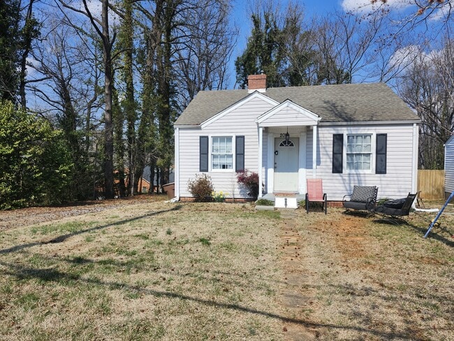 property at 2014 Colonial Ave