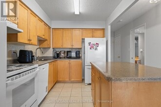 32 Tannery St in Mississauga, ON - Building Photo - Building Photo