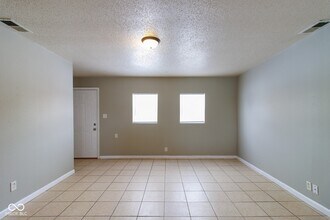 6213 Commodore Dr in Indianapolis, IN - Building Photo - Building Photo