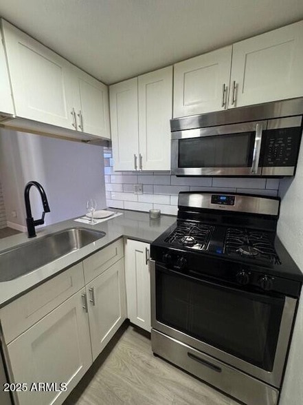 2250 W Glendale Ave in Phoenix, AZ - Foto de edificio - Building Photo