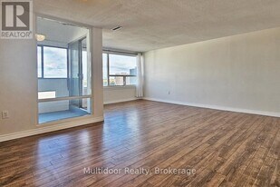 475 The West Mall in Toronto, ON - Building Photo