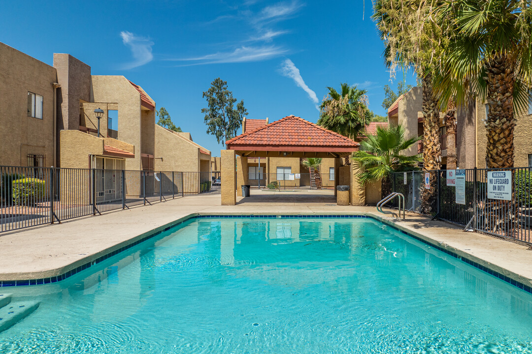 Casa Sol Apartments in Phoenix, AZ - Building Photo