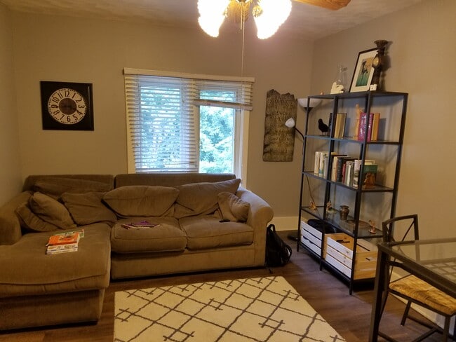 605 E Main St, Unit 1