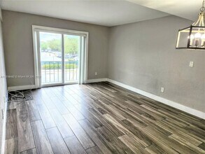 1201 SW 42nd Ave in Miami, FL - Building Photo - Building Photo