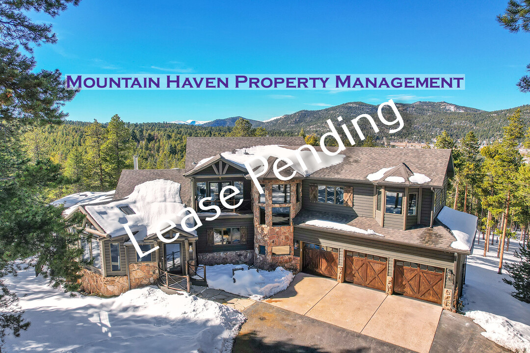 27573 Mountain Brook Dr in Conifer, CO - Foto de edificio