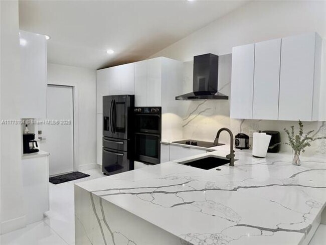 9020 NW 60th St in Tamarac, FL - Building Photo - Building Photo
