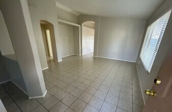 1945 N 107th Dr in Avondale, AZ - Foto de edificio - Building Photo