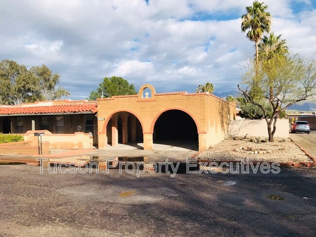property at 7742 E Tanque Verde Ln