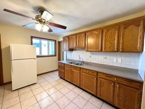 227 Holland St, Unit 225-2 in Somerville, MA - Building Photo - Building Photo