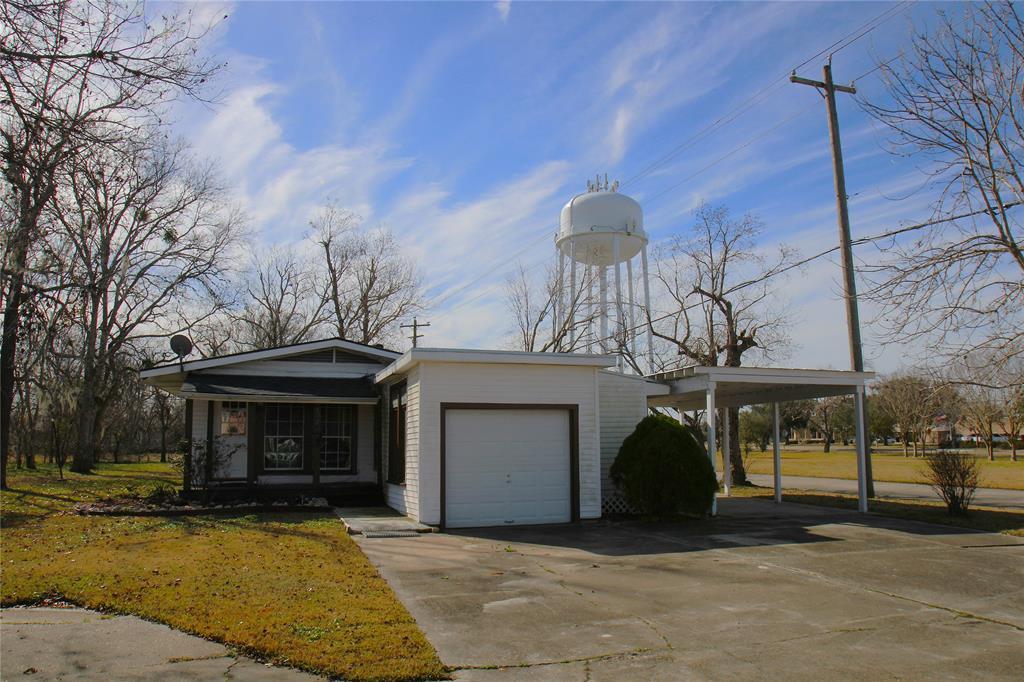 302 Circle Way St in Lake Jackson, TX - Building Photo