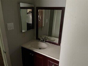 1026 W Brompton Dr in Pearland, TX - Foto de edificio - Building Photo