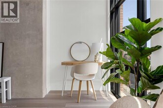 24 Augusta St in Hamilton, ON - Building Photo - Building Photo