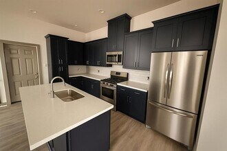 10008 Hazelhurst Dr in Houston, TX - Building Photo - Building Photo